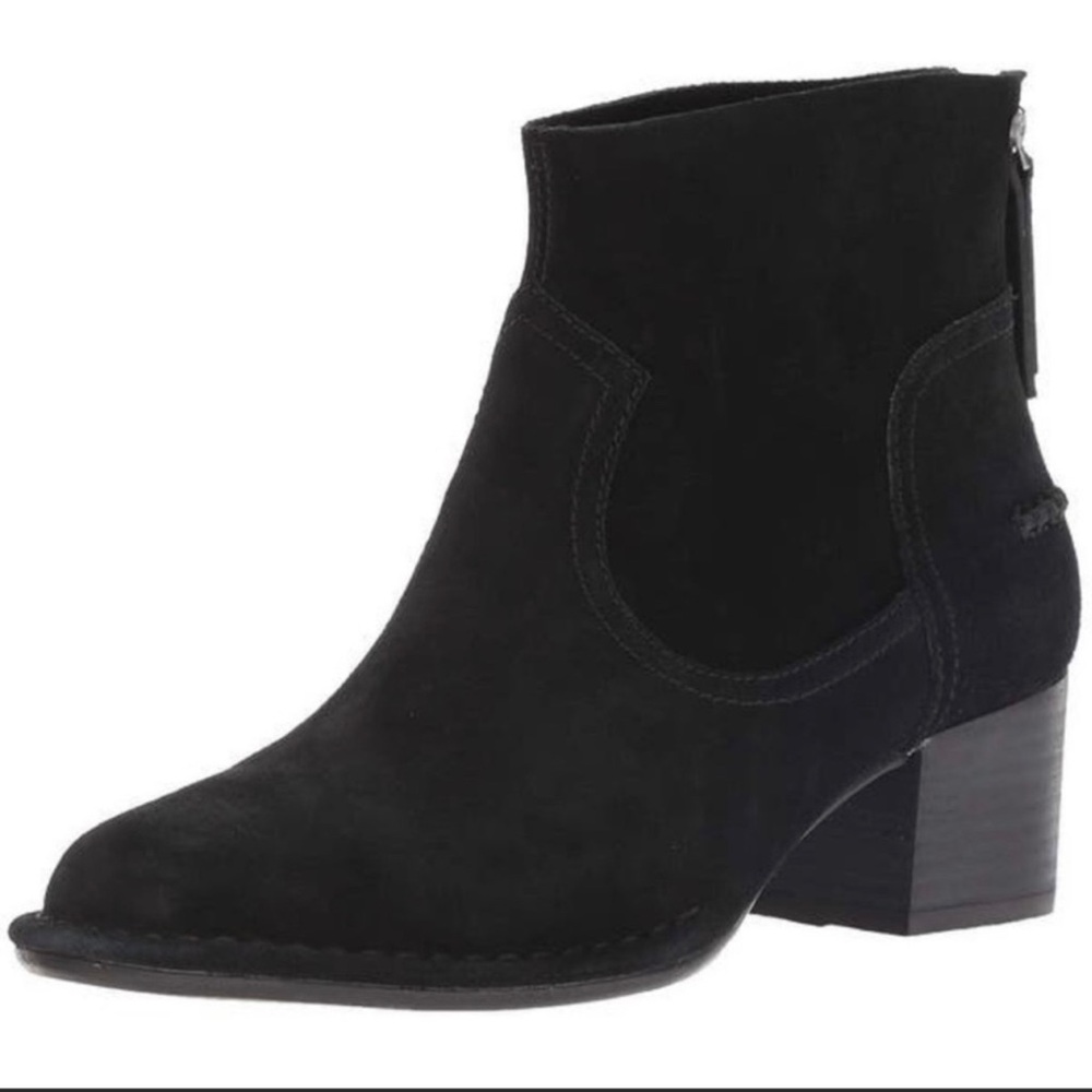 Ugg boots woman’s size 6.5 new in box!
